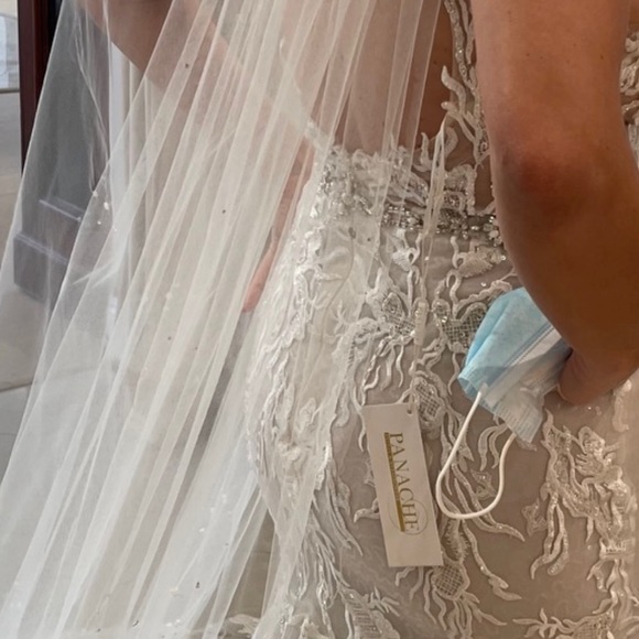 WEDDING DRESS - Picture 6 of 7